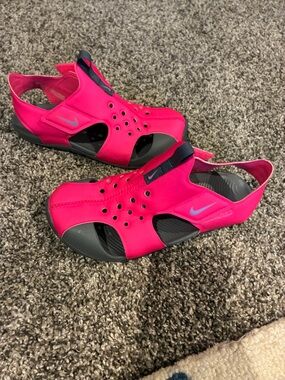 Nike Women's Hot Pink and Gray Sport Sandals